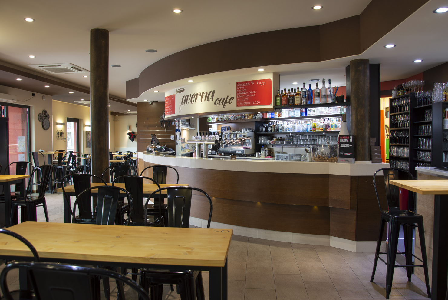 Interno Taverna Cafe